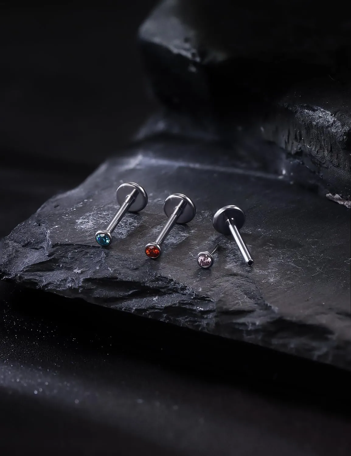 20G 18G 16G Titanium Threadless Flat Back Earrings Nose Ring Studs Tragus Labret Medusa Piercing Jewelry G23 Monroe Lip Ring Snake Bite Forward Helix Conch Cartilage Earrings Piercing Jewelry