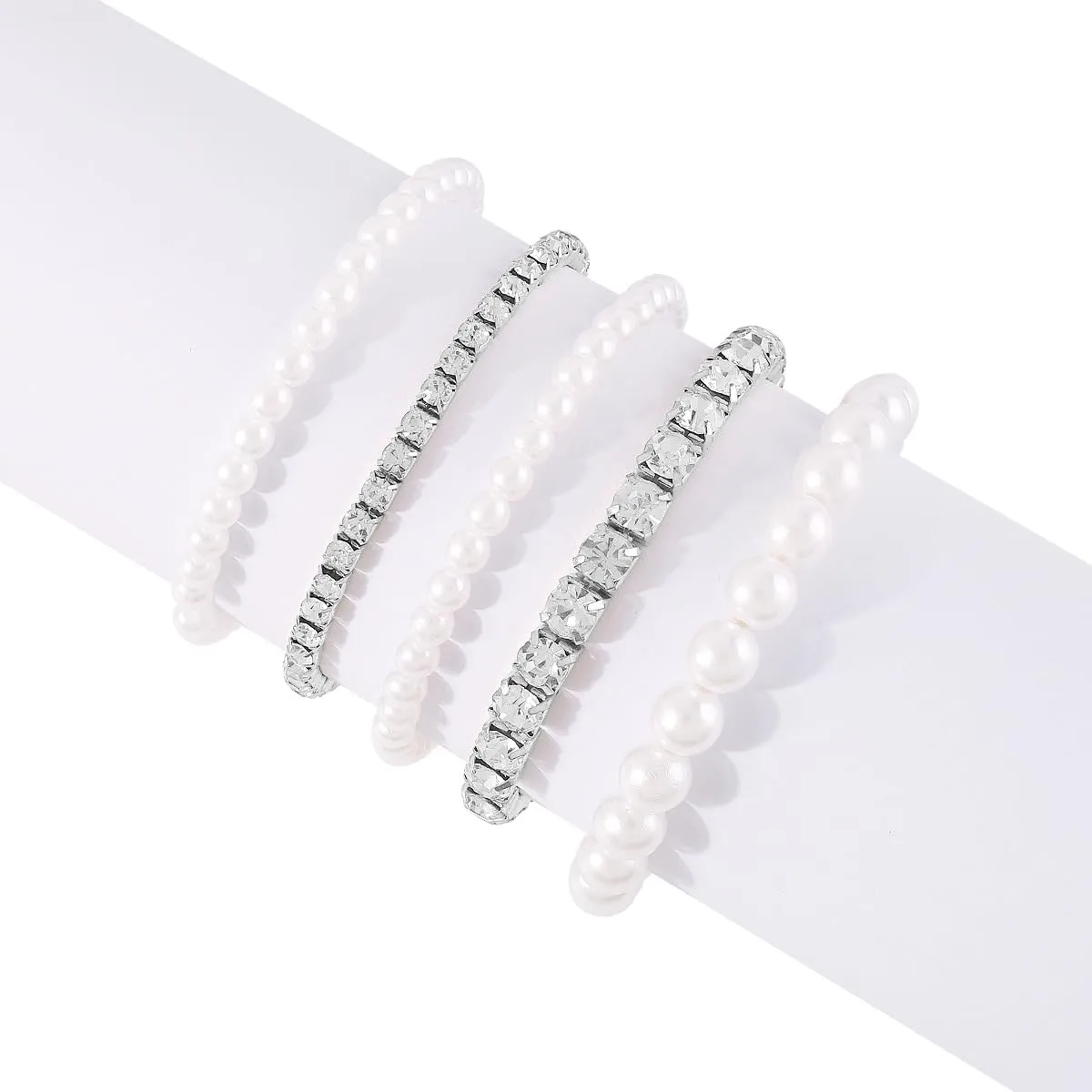 5Pcs Imitation Pearl Beads Stackable Layered Stretch Bracelets Vintage Resin Star Heart Butterfly Flower Beaded Elastic Bracelets Gold Beads Disc Bracelets for Women Teen Girls Jewelry
