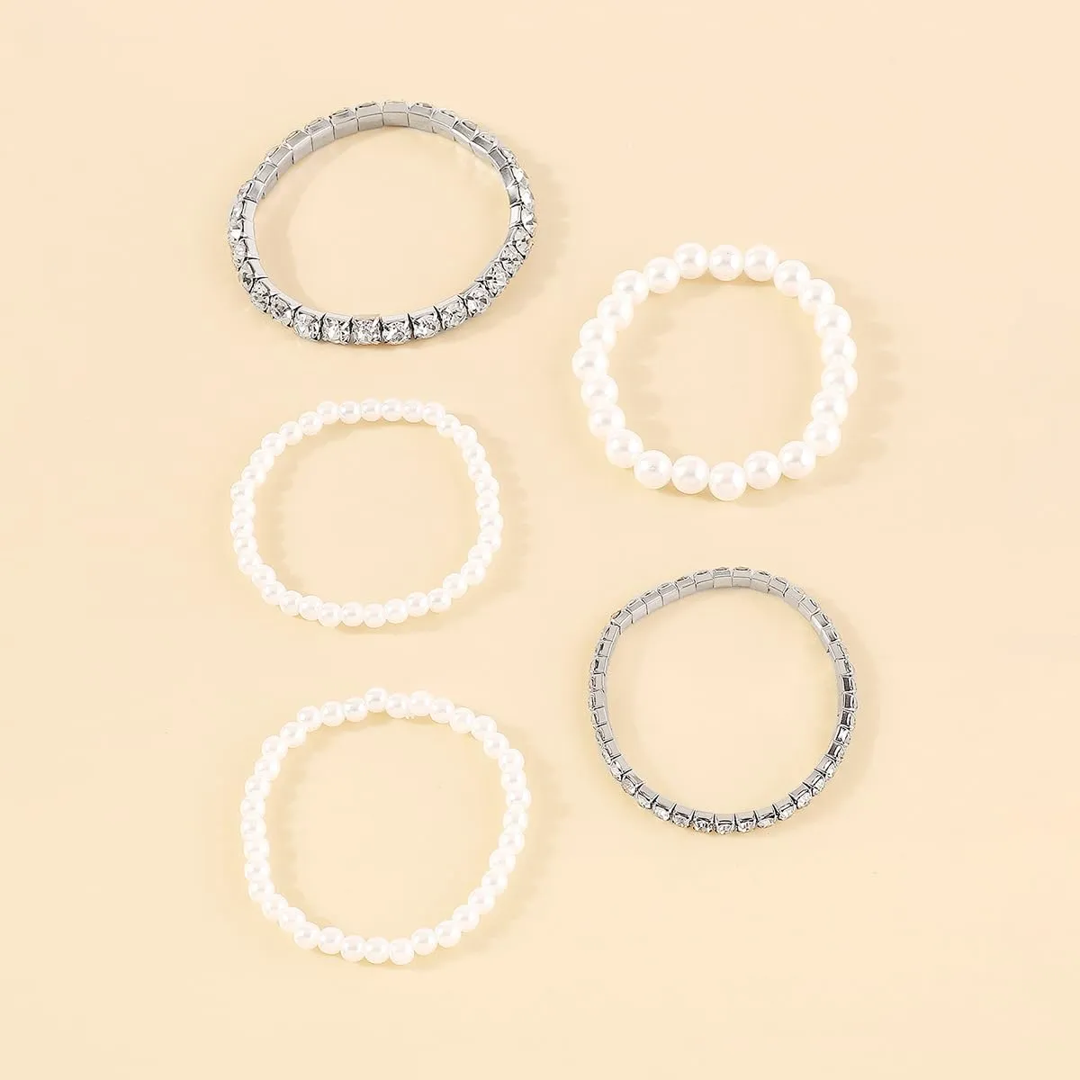 5Pcs Imitation Pearl Beads Stackable Layered Stretch Bracelets Vintage Resin Star Heart Butterfly Flower Beaded Elastic Bracelets Gold Beads Disc Bracelets for Women Teen Girls Jewelry