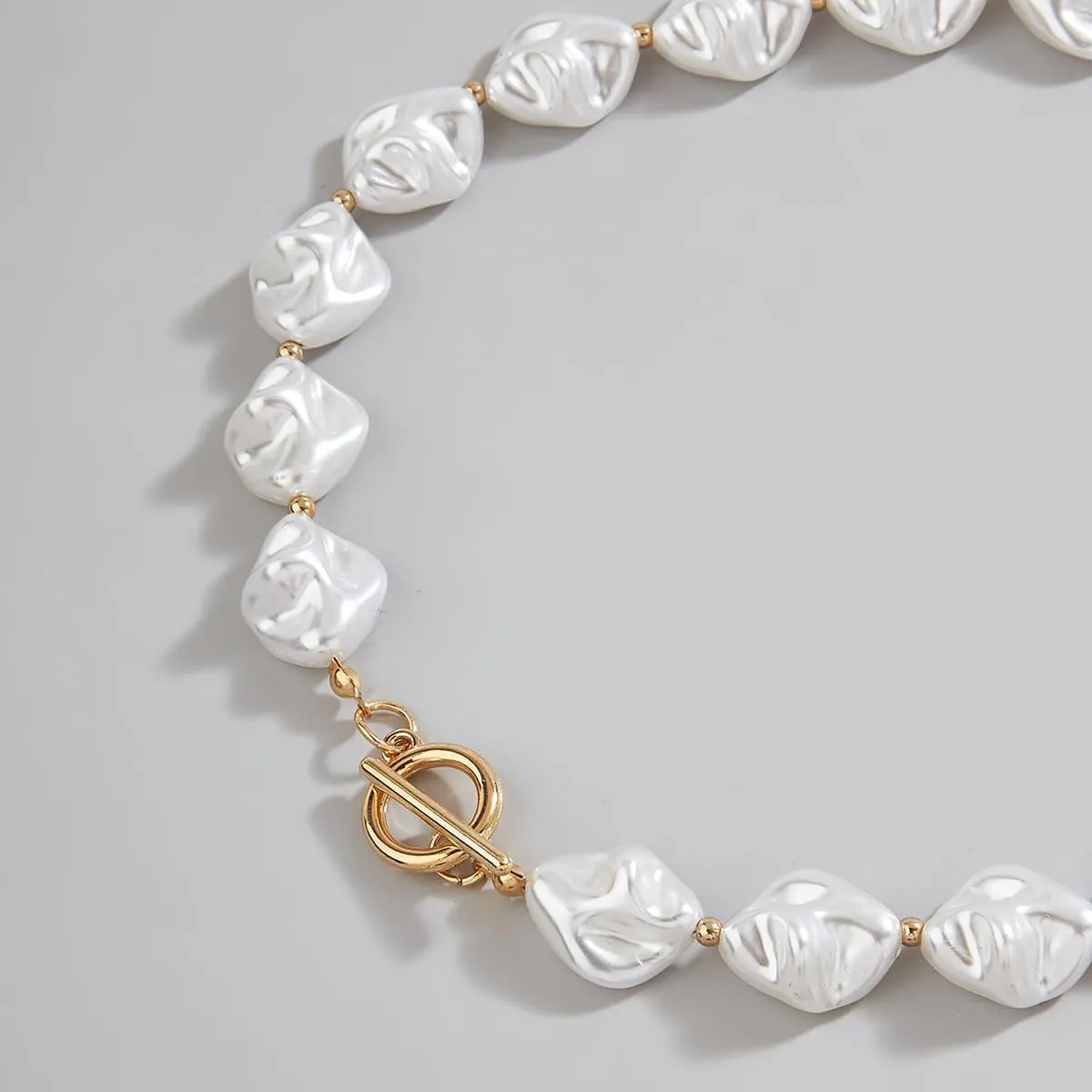 Baroque Pearl Choker Necklace for Women Chunky Pearl Necklaces Toggle Necklaces Trendy Jewelry Gift