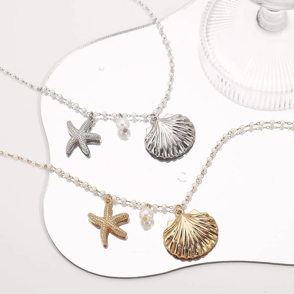Beach Jewelry for Women Seashell Necklace Gold Starfish Necklace Beach Necklaces for Women Surfer Puka Shell Necklaces for Women Summer Beachy Seashell Jewelry