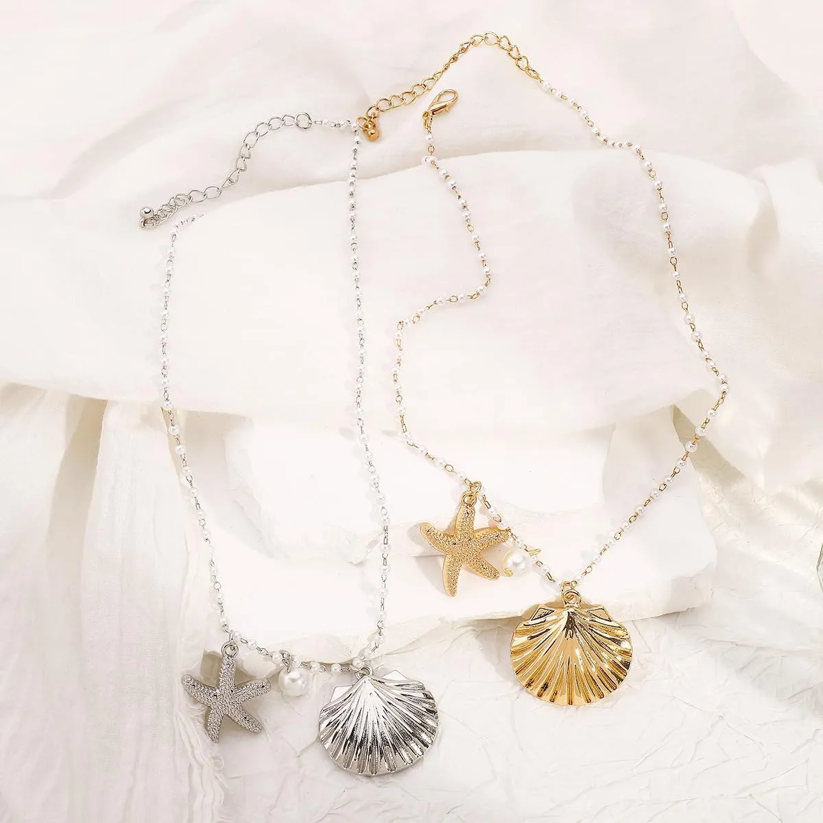 Beach Jewelry for Women Seashell Necklace Gold Starfish Necklace Beach Necklaces for Women Surfer Puka Shell Necklaces for Women Summer Beachy Seashell Jewelry