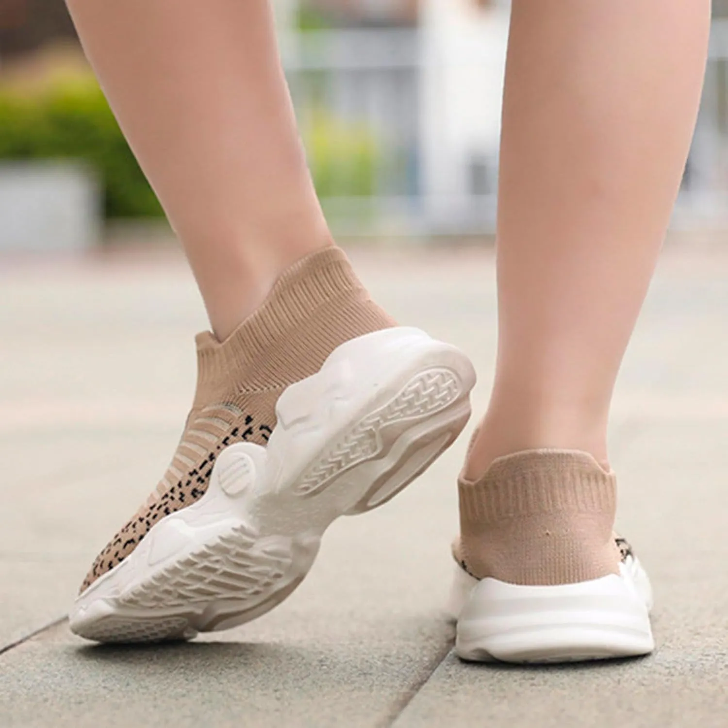 Boys Girls Walking Shoes Mesh Breathable Slip on Sneakers Toddler Wide First Walking Barefoot Shoes Non-Slip Soft Sole