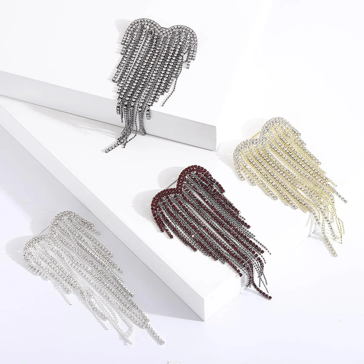Crystal Heart Tassel Brooch Pin Sparkling Angel Wings Tassel Brooch Lapel Pins Delicate Luxury Rhine Stone Heart Love Brooch Wedding Party Dance Banquet Jewelry Mother's Day Christmas Birthday Jewelry for Women