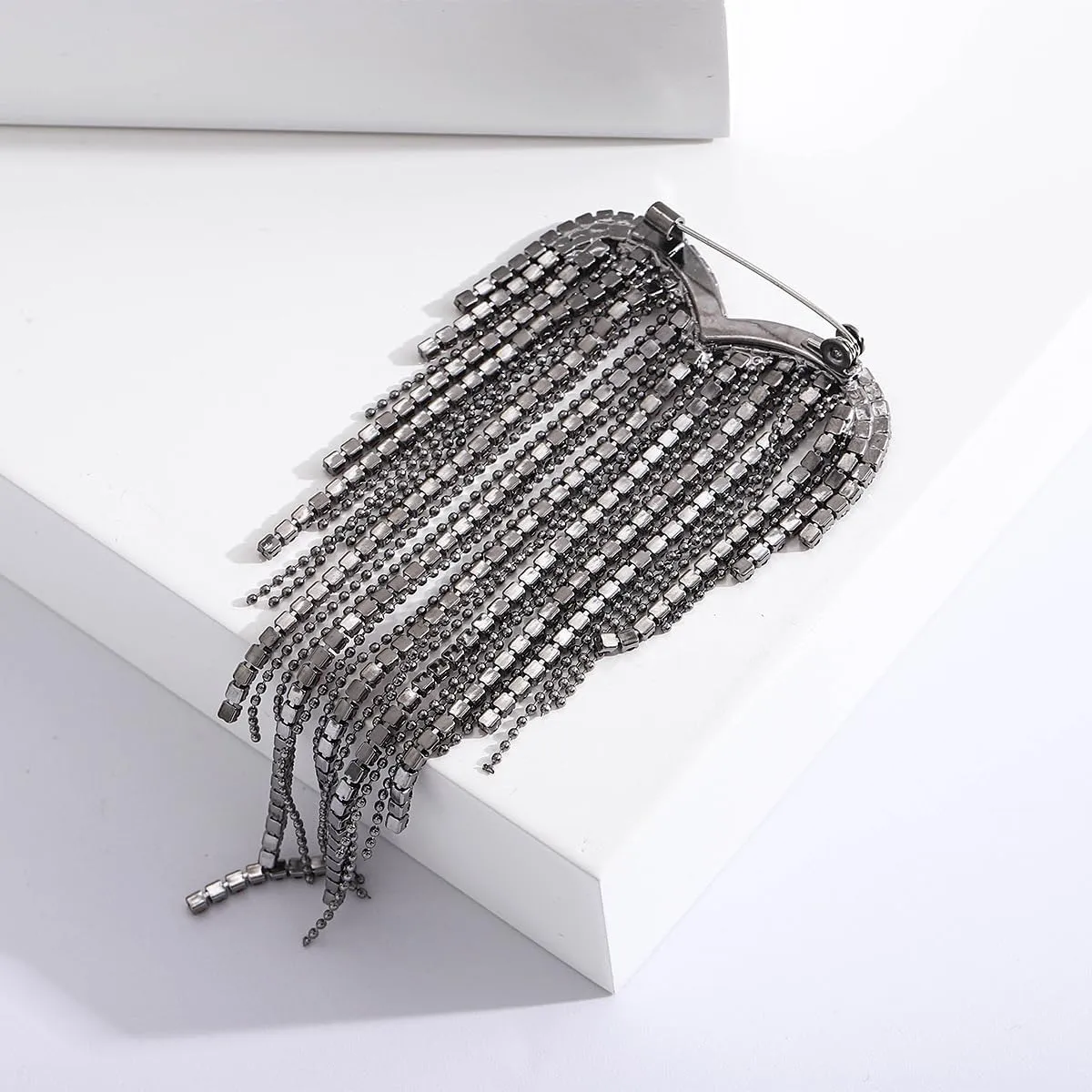 Crystal Heart Tassel Brooch Pin Sparkling Angel Wings Tassel Brooch Lapel Pins Delicate Luxury Rhine Stone Heart Love Brooch Wedding Party Dance Banquet Jewelry Mother's Day Christmas Birthday Jewelry for Women