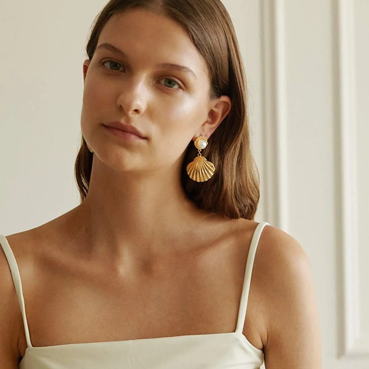 Doubnine Sea Shell Charm Cowrie Earrings Dangle Golden Mermaid Earrings Scallop Beach Retro Chic Women Ocean Jewelry