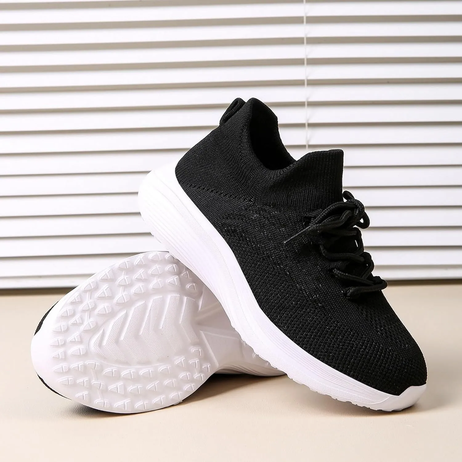 Kids Running Shoe Comfortable Lightweight Breathable Walking Shoes Lace-Up Sneakers Mesh Workout Casual Sports Barefoot