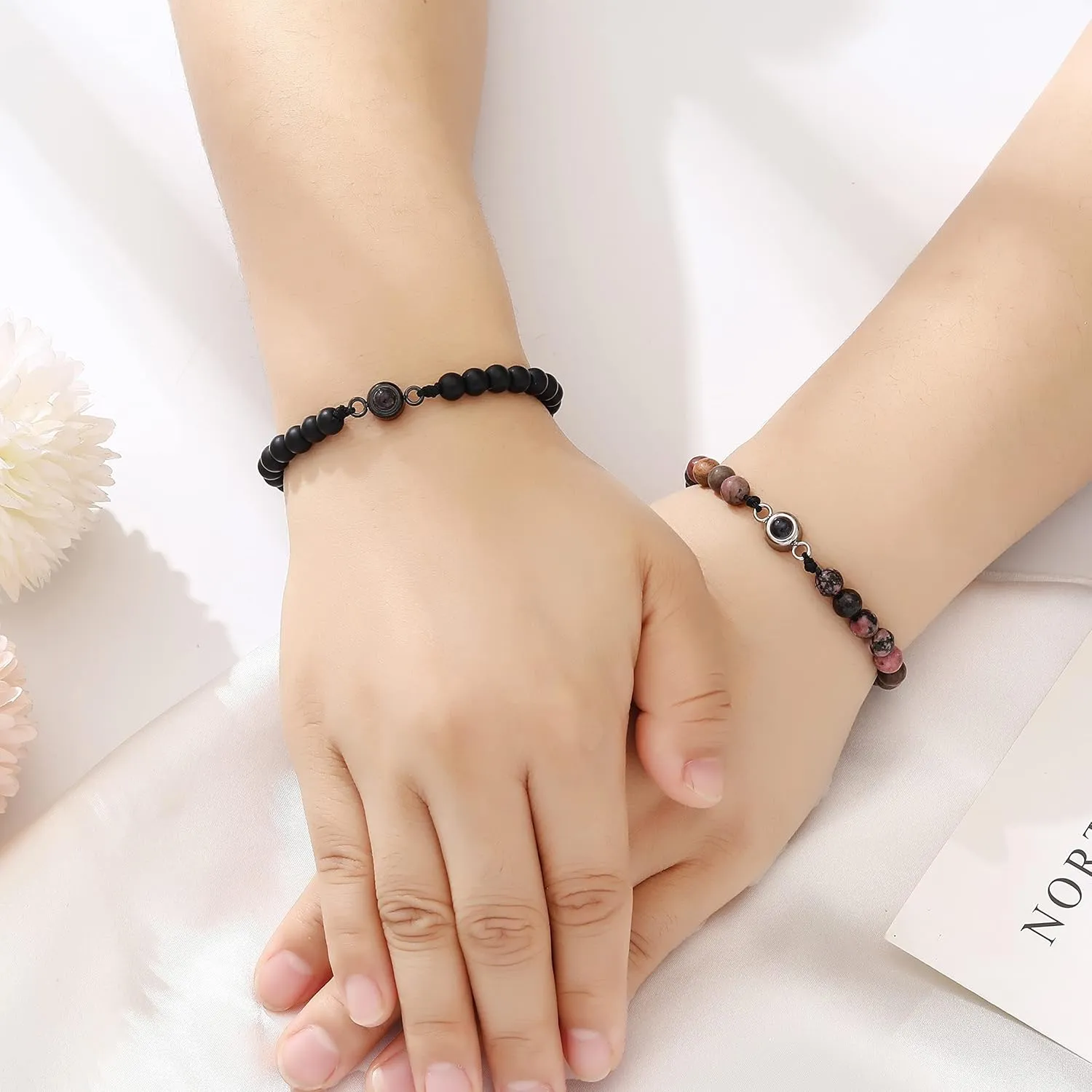 QWNHONEY I Love You 100 Languages Bracelets Couples Gifts Matching Bracelets for Couples Aniversay Birthday Valentine's Day Mother's Day Chritmas Gifts for Him and Her Boyfriend Girlfriend