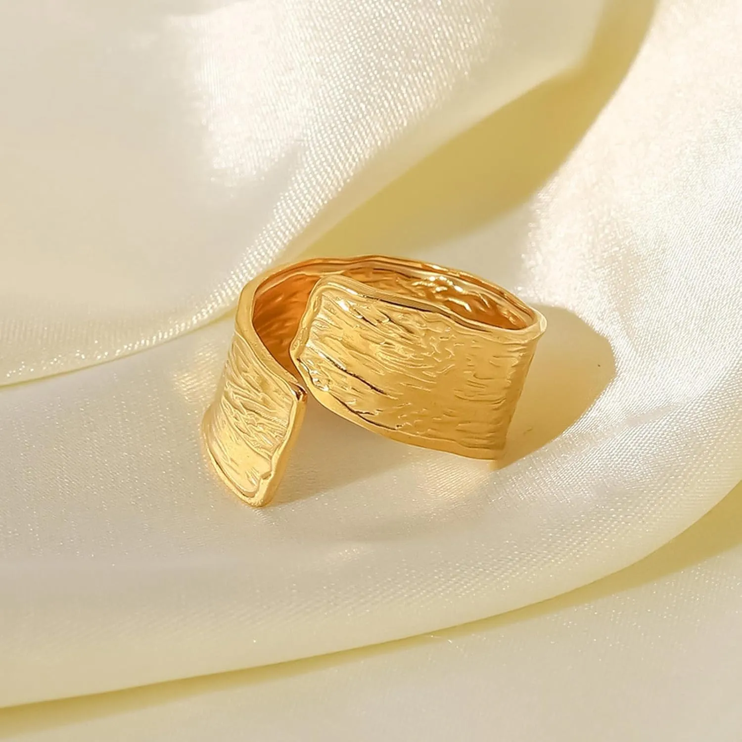 REELMAR Gold Adjustable Hammered Ring for Women 18K Gold Plated Chunky Textured Crossover Ring Vintage Open Wrap Around Ring Trendy Punk Statement Jewelry