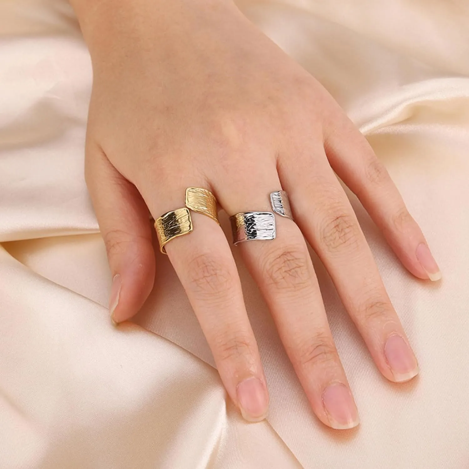 REELMAR Gold Adjustable Hammered Ring for Women 18K Gold Plated Chunky Textured Crossover Ring Vintage Open Wrap Around Ring Trendy Punk Statement Jewelry