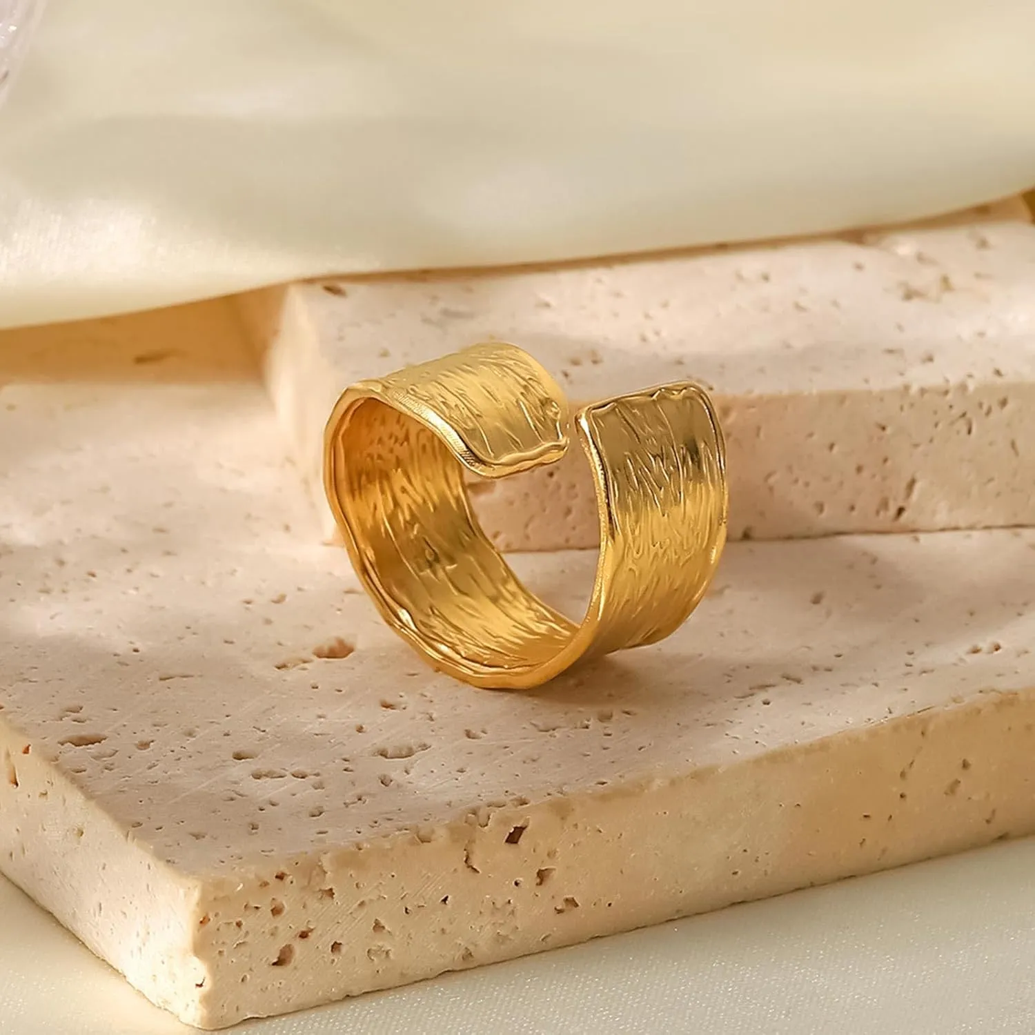 REELMAR Gold Adjustable Hammered Ring for Women 18K Gold Plated Chunky Textured Crossover Ring Vintage Open Wrap Around Ring Trendy Punk Statement Jewelry
