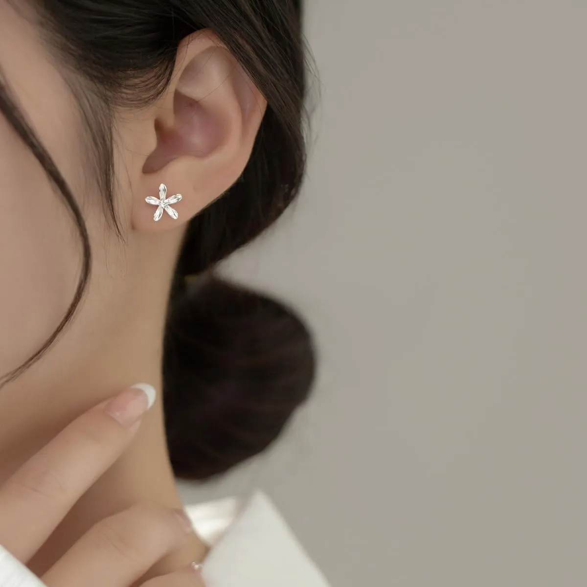 Reffeer Solid 925 Sterling Silver Small Flower Earrings Studs for Women Teens Pretty CZ Flower Stud Earrings Spring