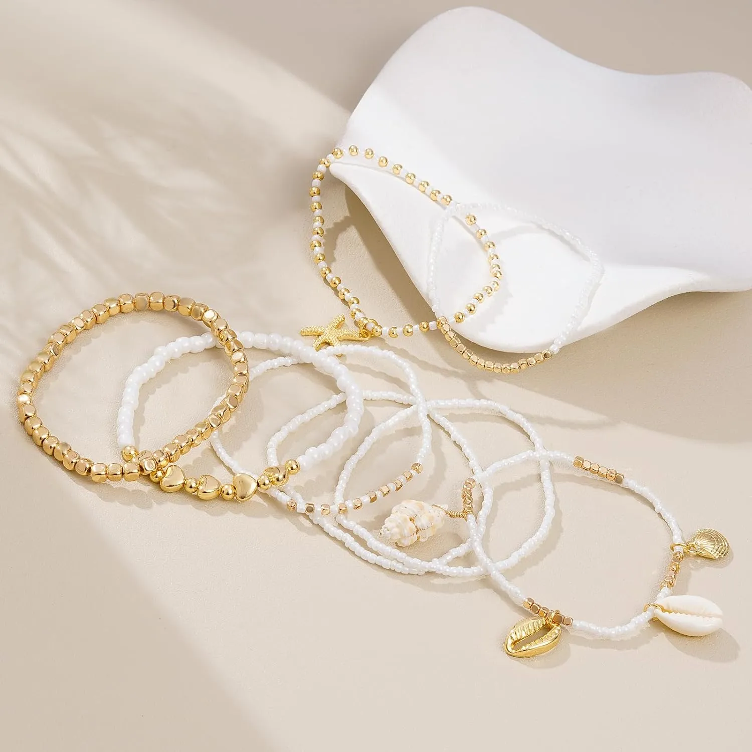 Shell Bracelet Boho Beaded Stretch Bracelets for Women Seashell Summer Beach Bracelets Starfish Charm Bracelet Stackable Gold Pearl Beads Bracelets for Women Jewelry Accessories Gifts