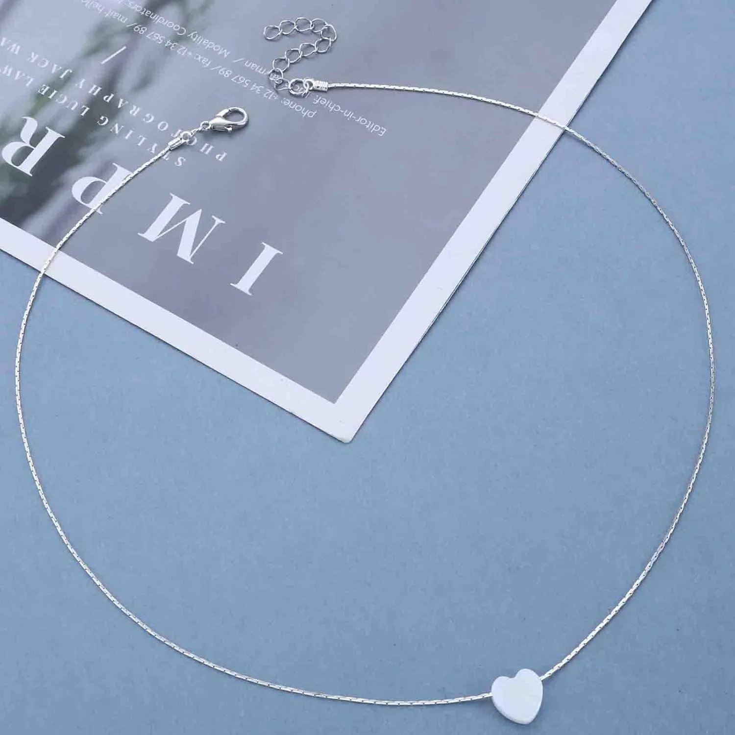 Vintage Tiny Acrylic heart Pendant Necklace Invisible Heart Choker Necklaces Silver Transparent Chain Necklaces Thin Fishing Line Necklace Chain Jewelry for Women